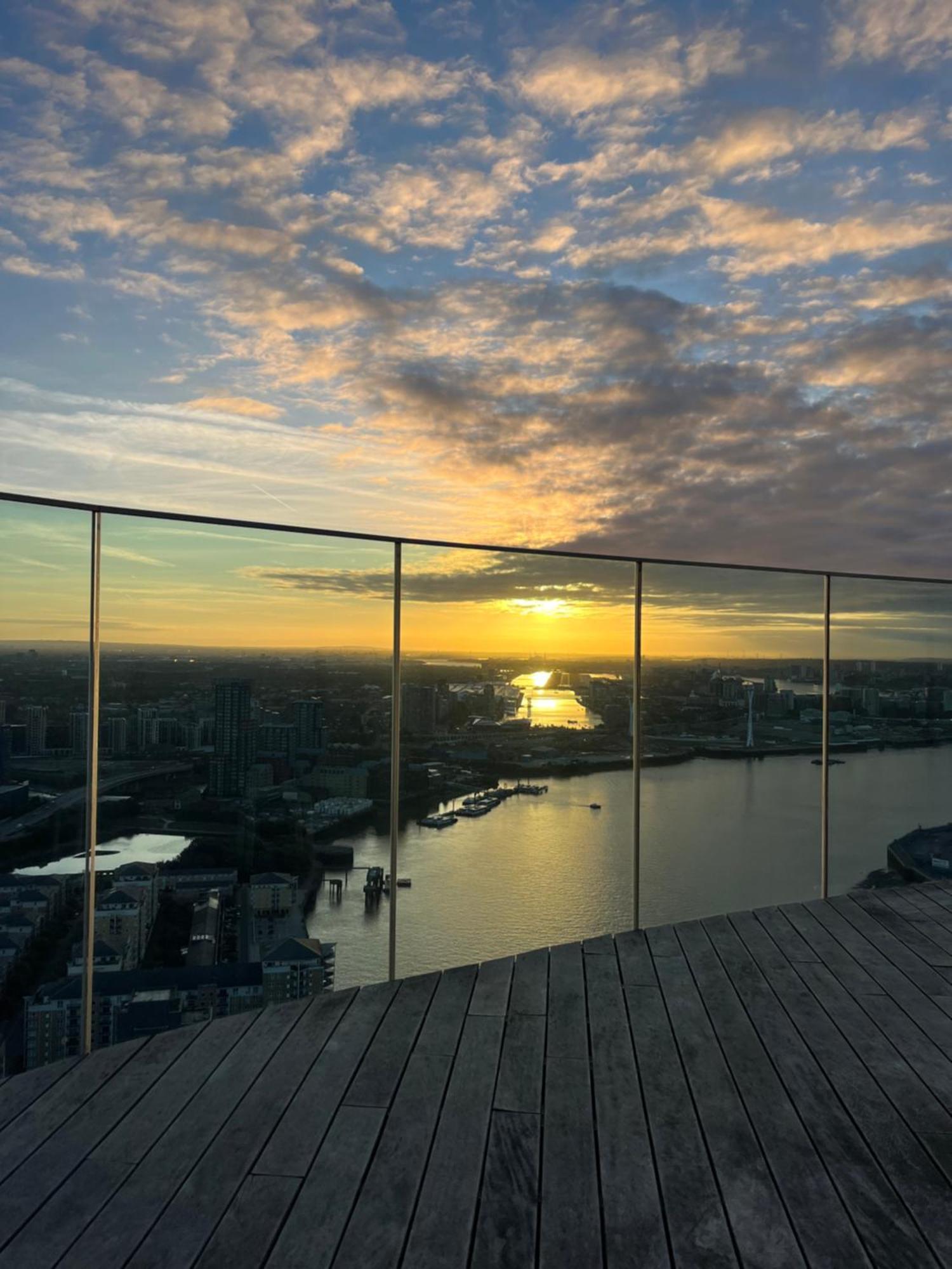 Luxury Modern 2 Bed Flat With Balcony And City View - Canary Wharf City Center London Bagian luar foto