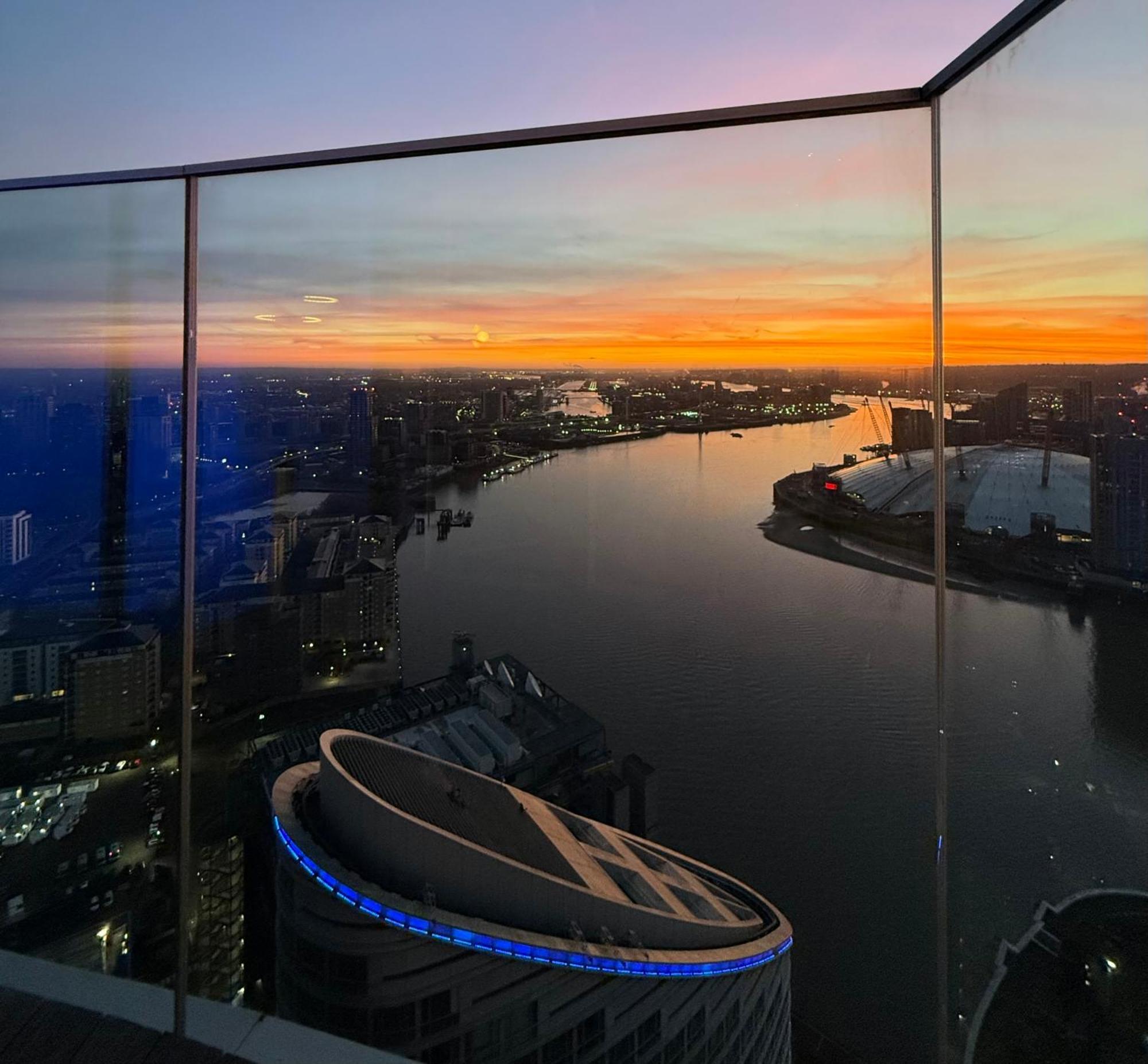 Luxury Modern 2 Bed Flat With Balcony And City View - Canary Wharf City Center London Bagian luar foto